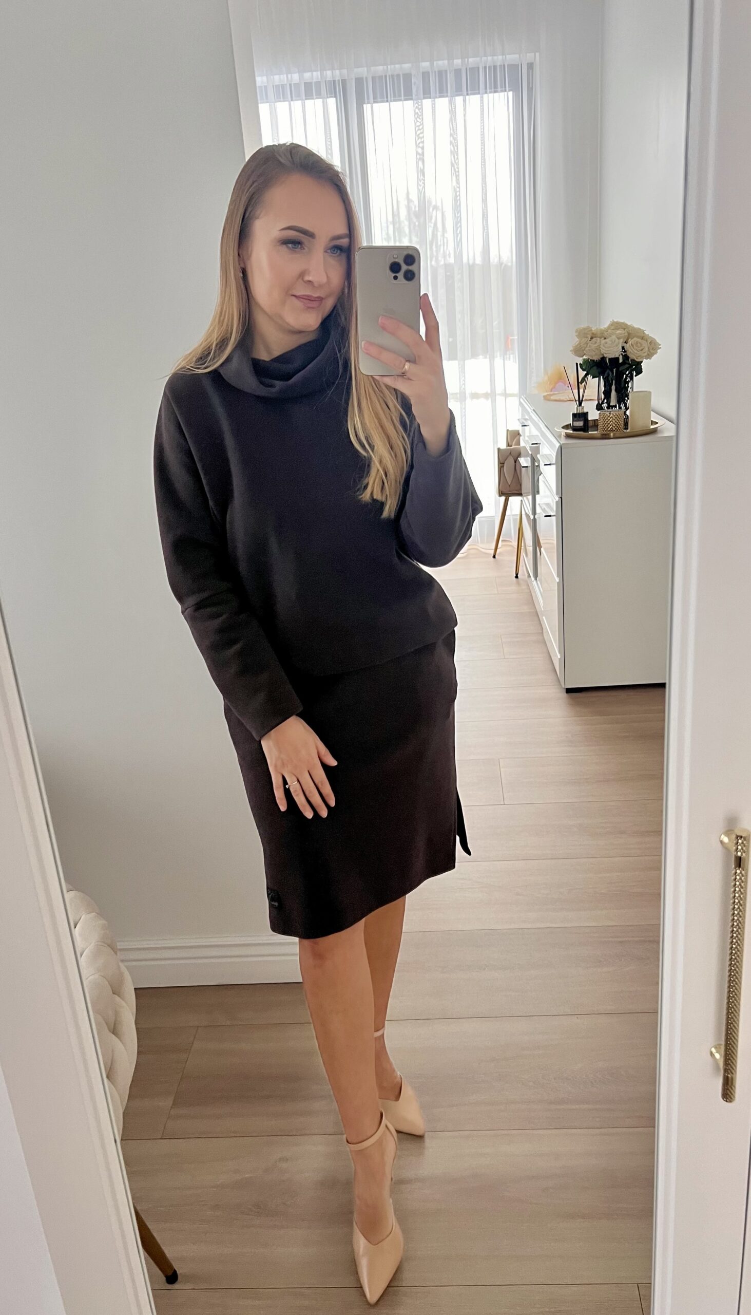 elegantiskas-moteriskas-kostiumelis